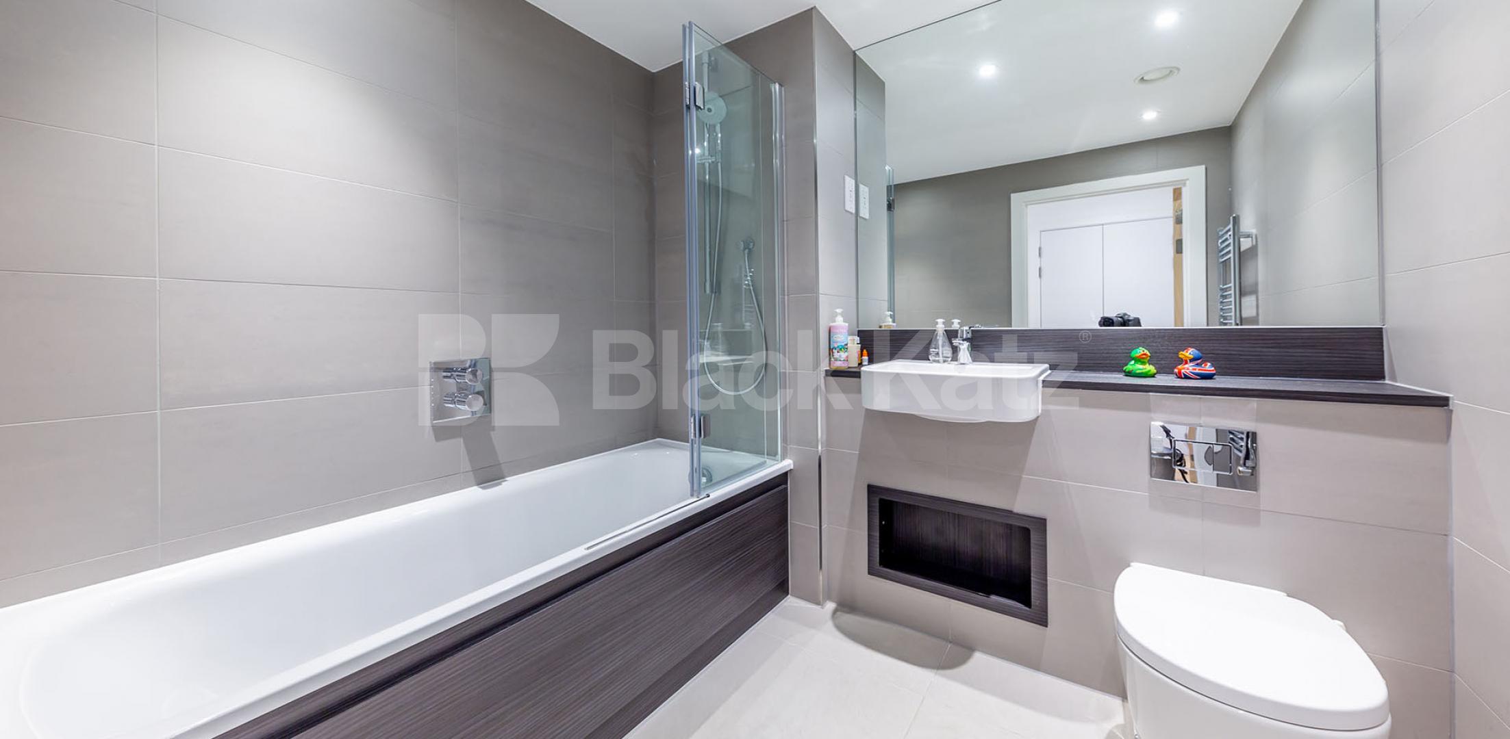 			2 BED 2 BATH + TERRACE!, 2 Bedroom, 1 bath, 1 reception Flat			 Rochester Place, CAMDEN